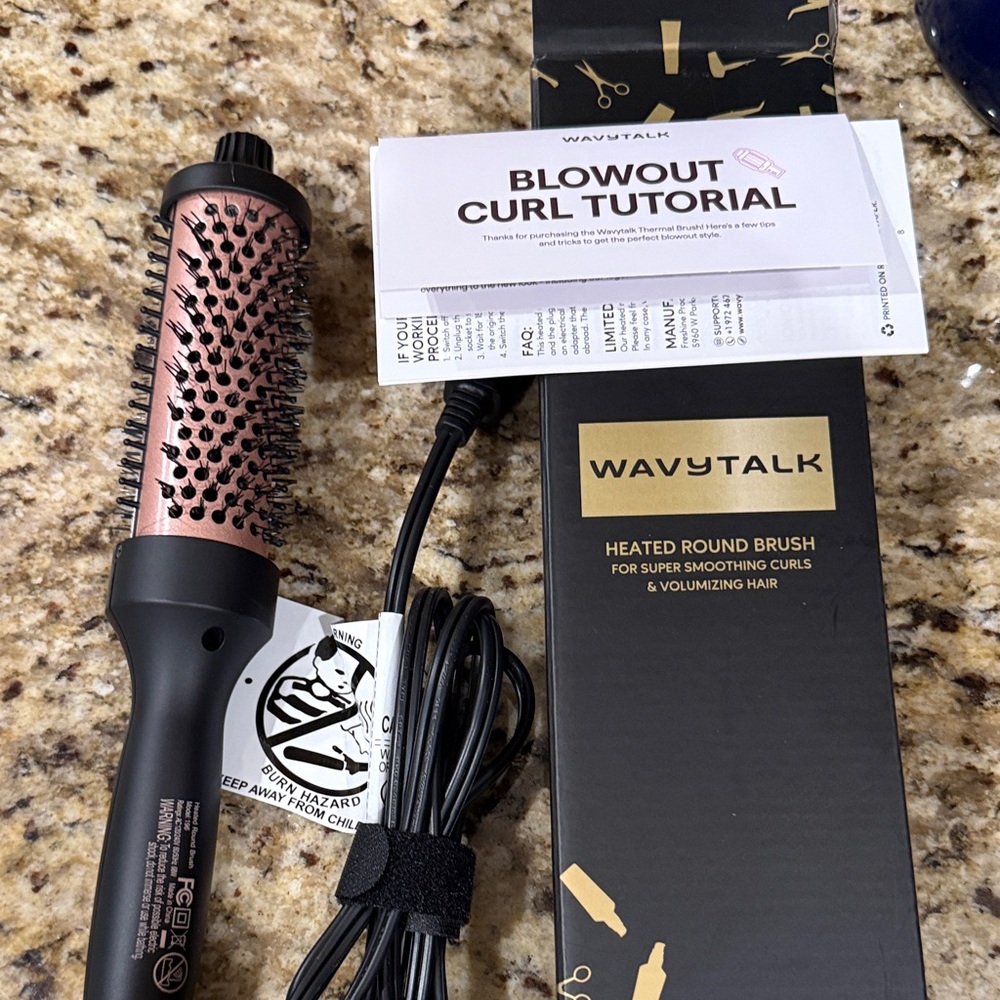 Wavytalk Heated Round Brush in Black and Pink